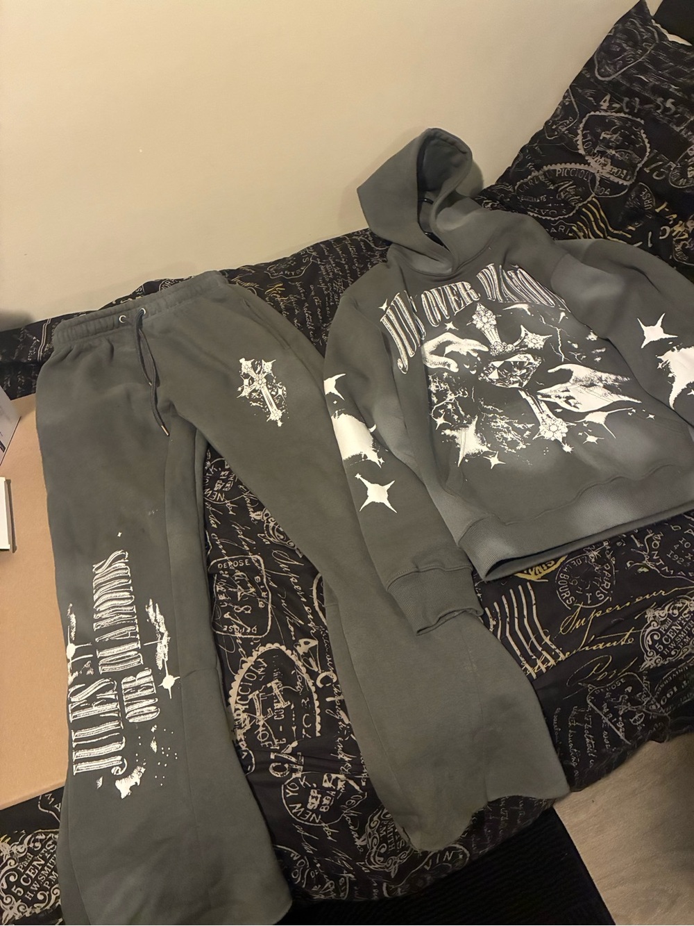 Men's Olive Green Graphic Hooded Windbreaker-Style Sweat Set